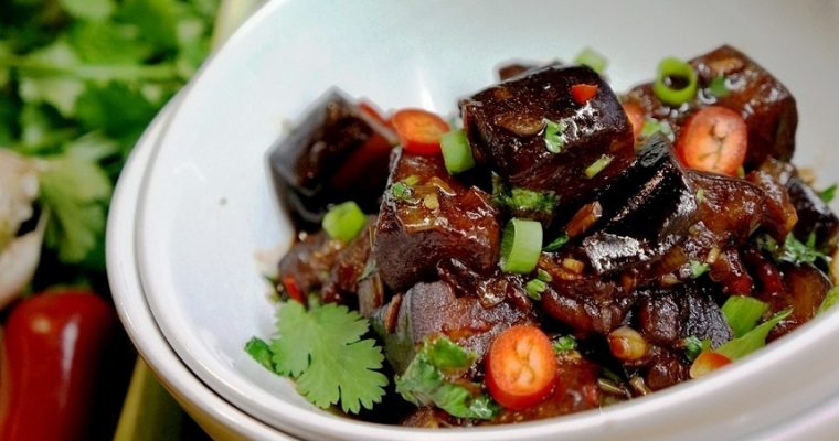 Aubergine Stir Fry – spicy aubergine with soy and chilli (aubergine recipes)