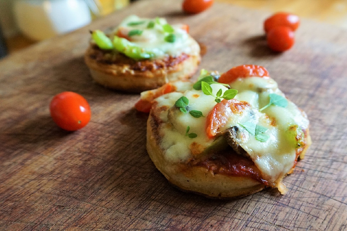 Crumpet Pizza Recipe – how to make superfast crumpet pizzas