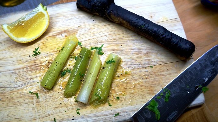 Grilled Leeks with Lemon and Olive Oil | Charred Leeks – How To Cook Leeks