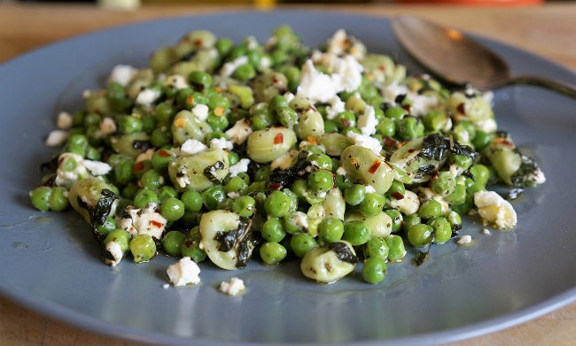 Minted Peas with Feta and Chilli – de-lish-us!