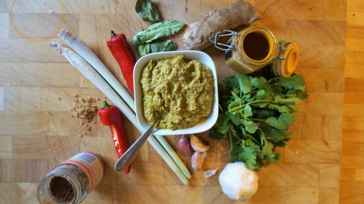 Mild Curry Paste Recipe – super easy to make your own mild curry paste